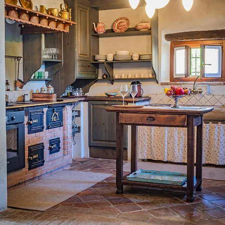 Casa vacanze Fortified Borgo Among Friuli's Vineyards